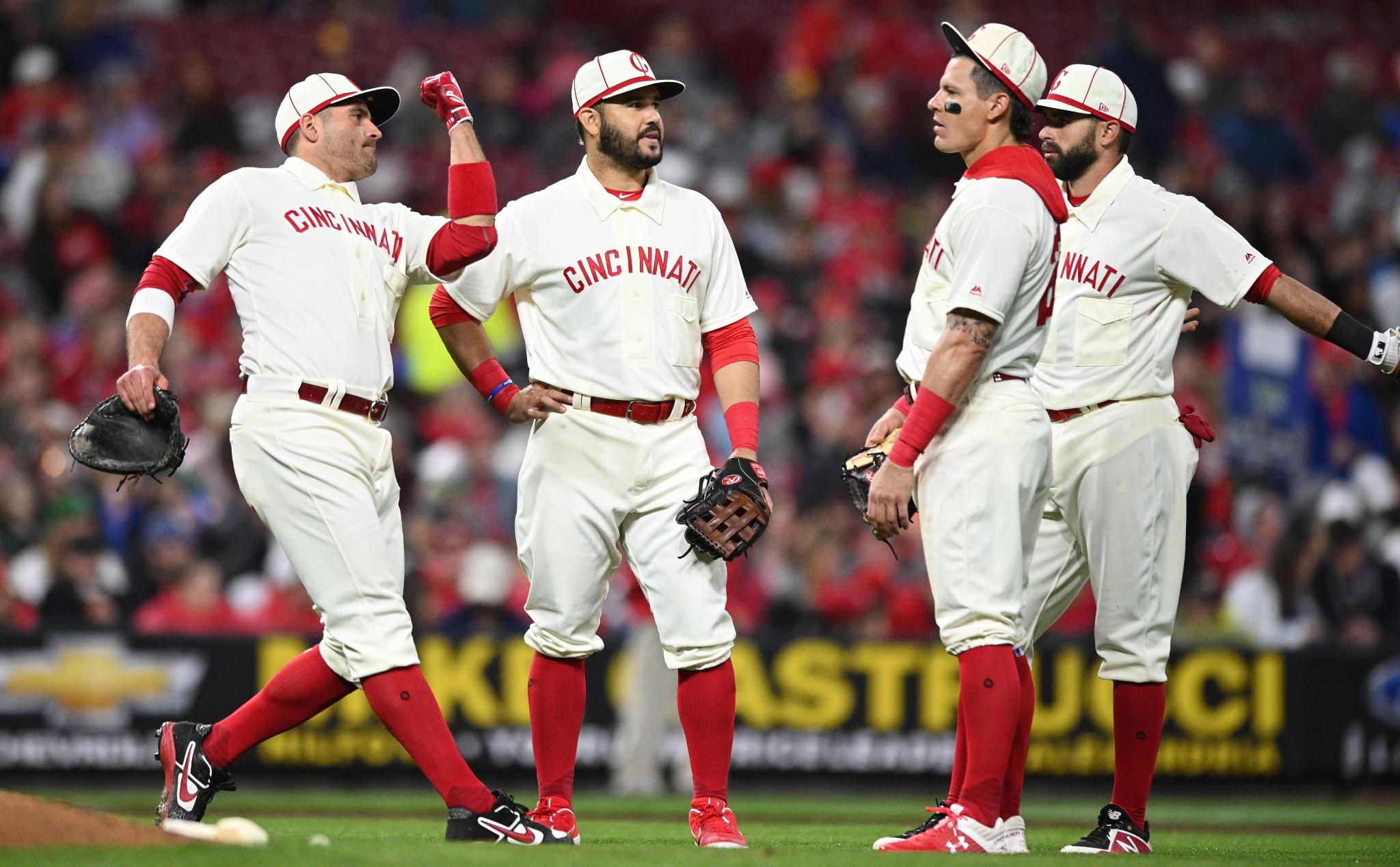 X 上的Cincinnati Reds：「Auctions for the Reds' 1902 game-used caps and jerseys  end tonight at 10 p.m. ET. All proceeds benefit the Reds Community Fund.  Don't miss out! ➡️   /