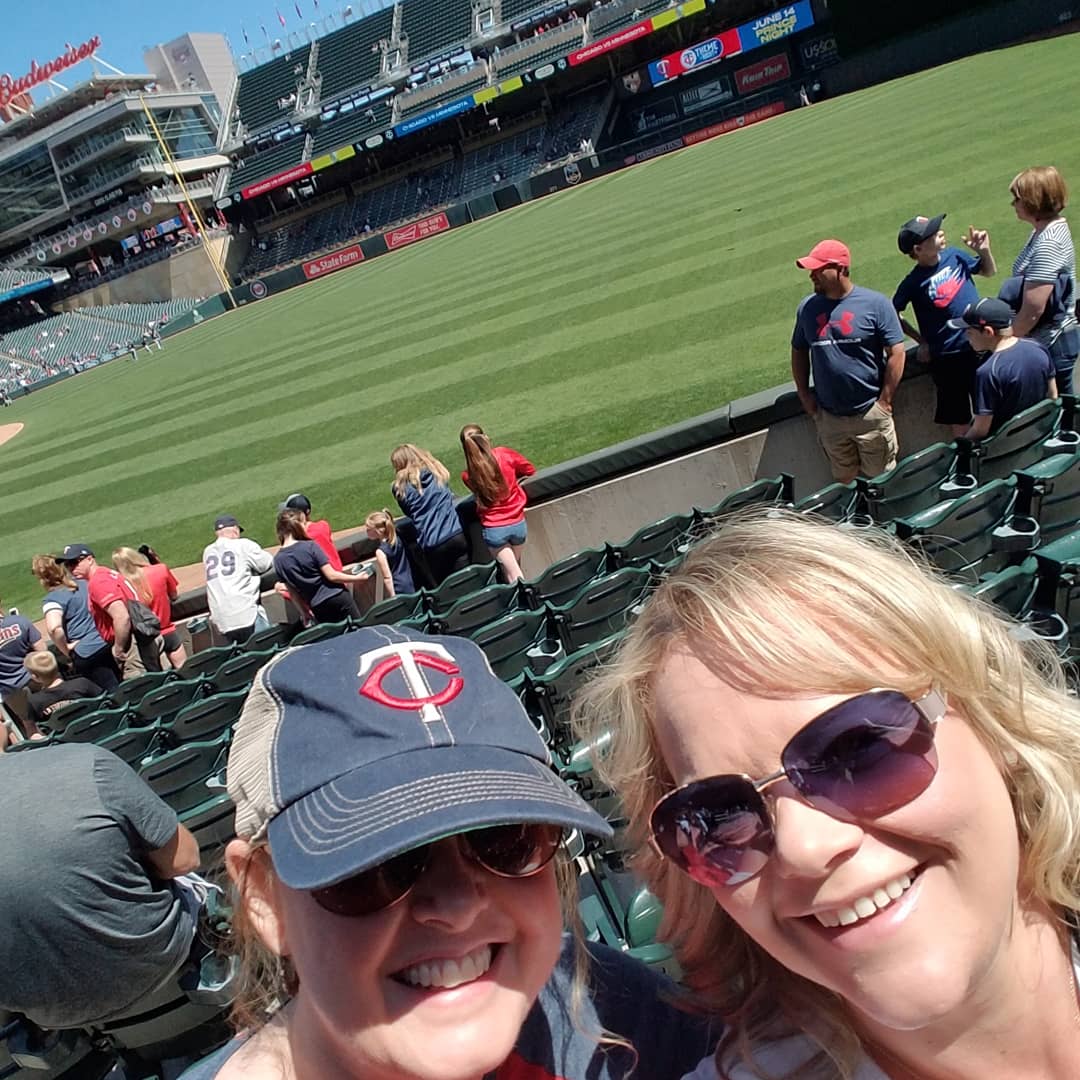 Dawnarooroo's tweet photo. Beautiful day for a game! #twinspic https://t.co/IvxYxoNhxx