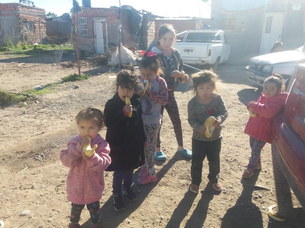 Axlainclusion's tweet photo. Sin palabras, solo hechos! 
Viandas solidarias en barrio Moreira 🍝.
#Domingo #TrelewAvanza #TRELEW #trelew #Maderna2019 #gestionmaderna @TWAMaderna @TWMunicipalidad @FedericoSardon @AcademicoRw @barciaml @MaruOrtizTw @TWGUrbana @MirantesLaura @Marcelaroberts6 https://t.co/8g9zfD9vCp