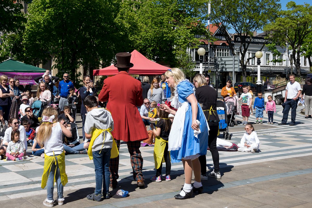 Getting cream-pied courtesy of the Mad Hatter!

This was #southportfest 2018 // #streettheatre #performance #southporttime #aliceinwonderland