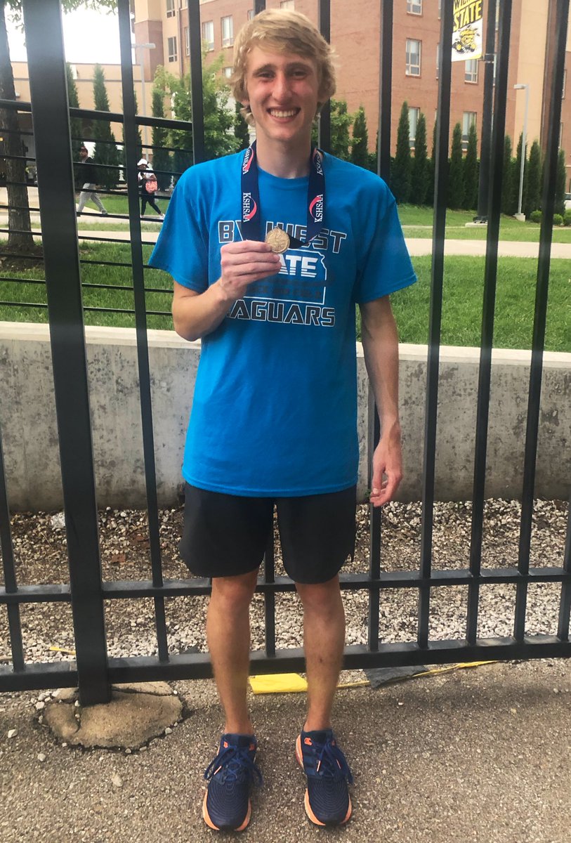 mlhuseman's tweet photo. Trevor Laube finishing his high school career on a big note and placing 3rd in the 800!! Fantastic Racing #StatePlacer #TopThree #StateTrack2019 @bvwestXCTF https://t.co/1ZY7upQHBm