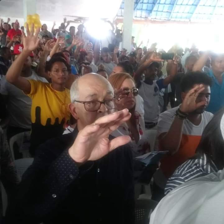 tonypena__'s tweet photo. Las imágenes valen más que mil palabras, algunos periodistas dijeron que nosotros no íbamos a ser bien recibidos en el @prm_oficial.

En mi primera aparición publica no tuve más que emocionarme ante las muestras de cariño y afecto 

#PonteEnEsto https://t.co/Xv4TiLfT1v