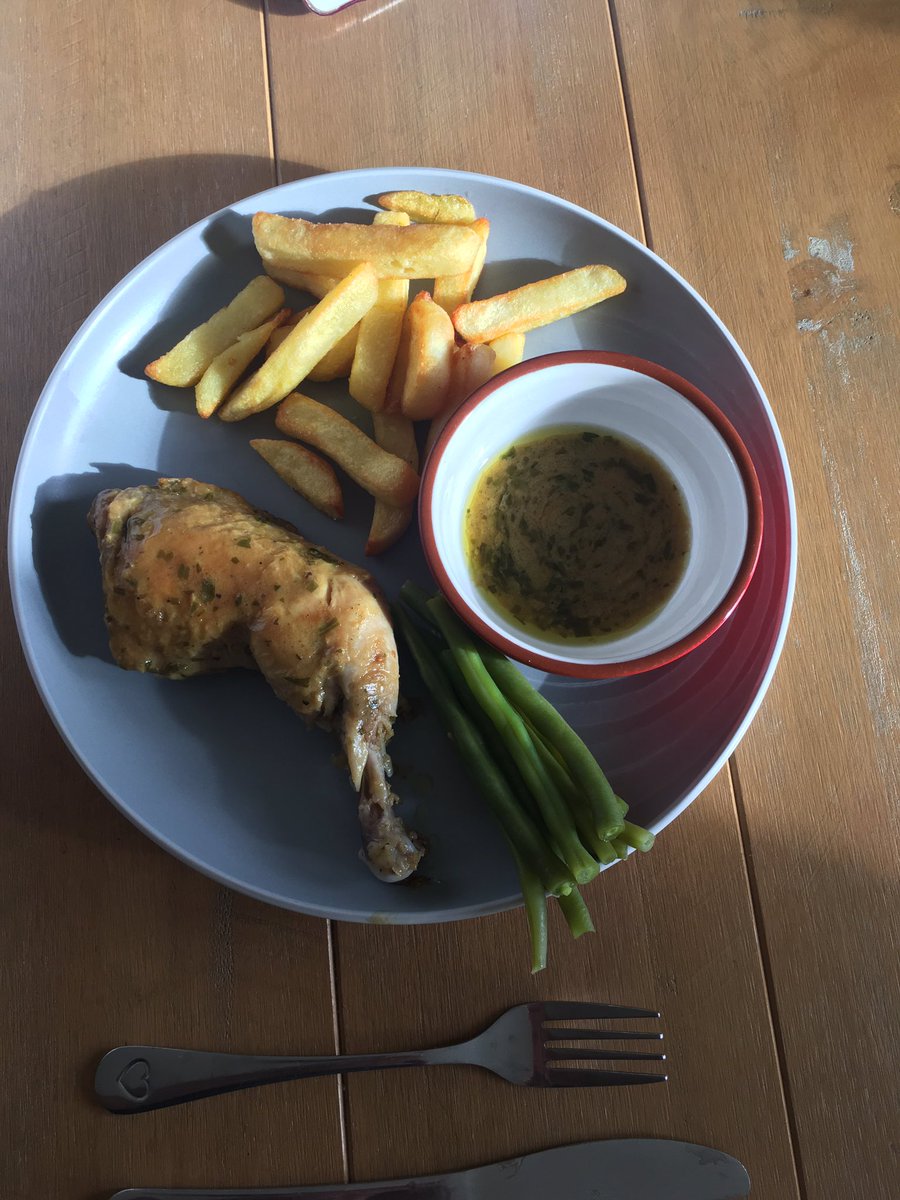 martin_ion's tweet photo. @jamesmartinchef made mustard tarrogan chicken - just beautiful ! Chips were just an add on but work well with the gravy to dip in !! https://t.co/662zXdJluQ