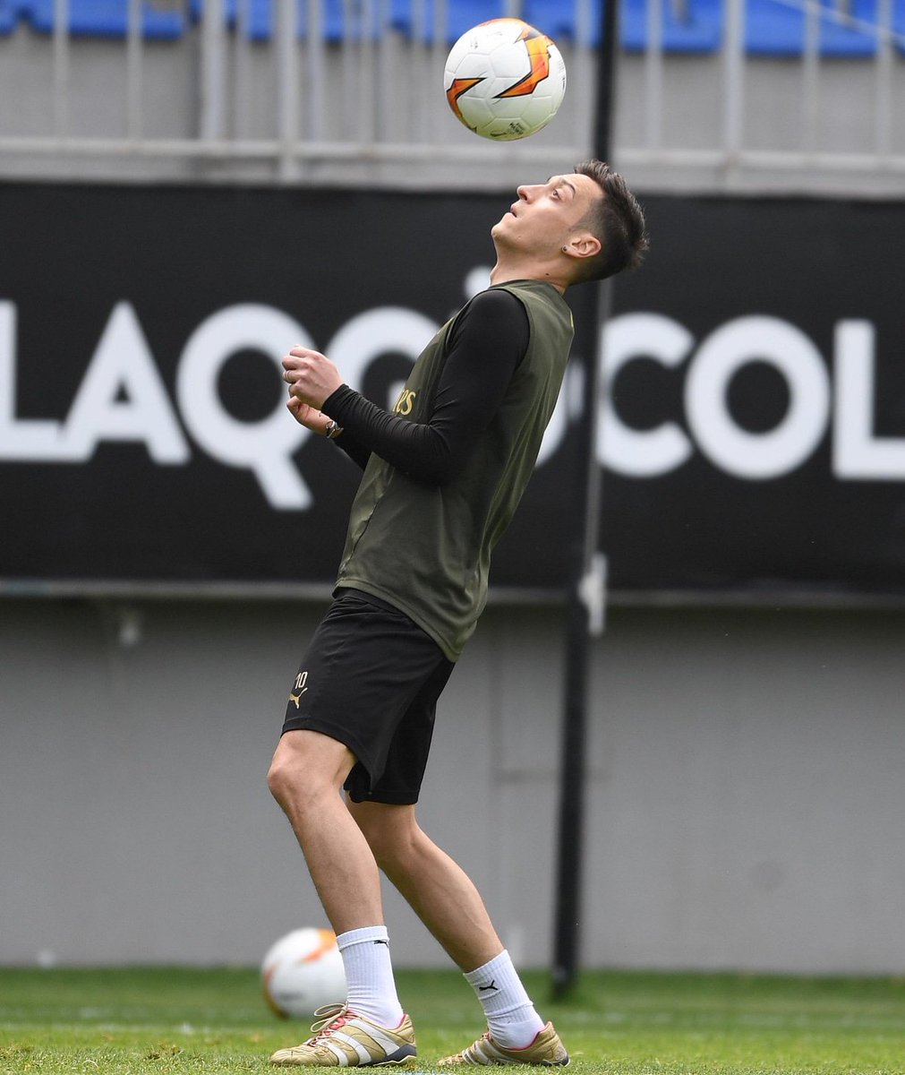 First training in Baku. ⚽🔥🇦🇿 3 days left! 🏆 #UELfinal #M1Ö #YaGunnersYa #WeAreTheArsenal