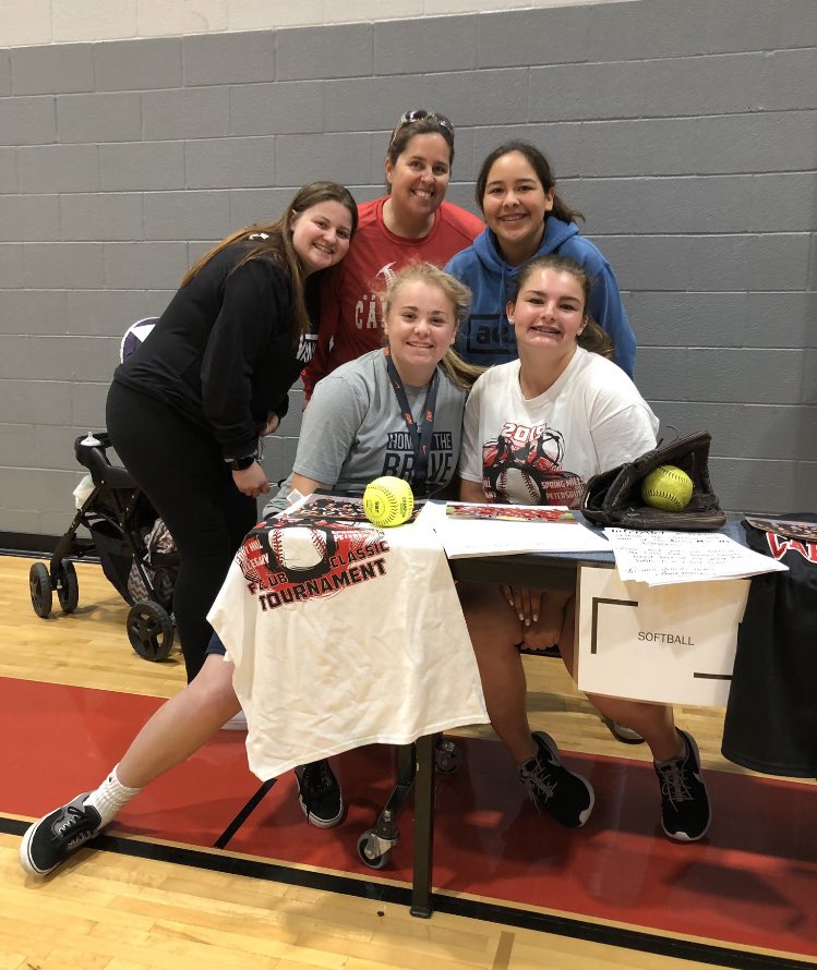 SMHS_Softball_'s tweet photo. Representing 🥎 at step-up day with incoming freshman. https://t.co/lBOUhZ922l