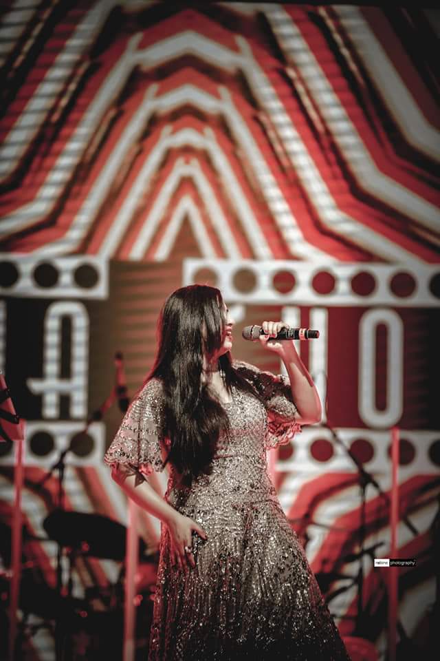 SonaSsg's tweet photo. *NEW CLICKS*
The impact of this artistic signs is absolutely mesmerized the musical theme of the concert in #Khozhikode ! ♥
@shreyaghoshal - Elegancy electrolyte!
#SGliveCalicut #RedFmlive #3rdMay19 https://t.co/VchxWyi3Vn