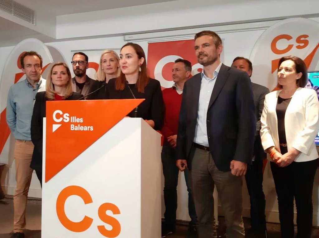 CsBaleares's tweet photo. 🍊 @CaminaPinos, consellera electa del #ConsellDeMallorca "Entramos con fuerza en muchos ayuntamientos de #Mallorca, como #Marratxí y #Llucmajor, y estamos muy contentos por ello" 💪🏼 #Elecciones26M https://t.co/FaYUcBBddo