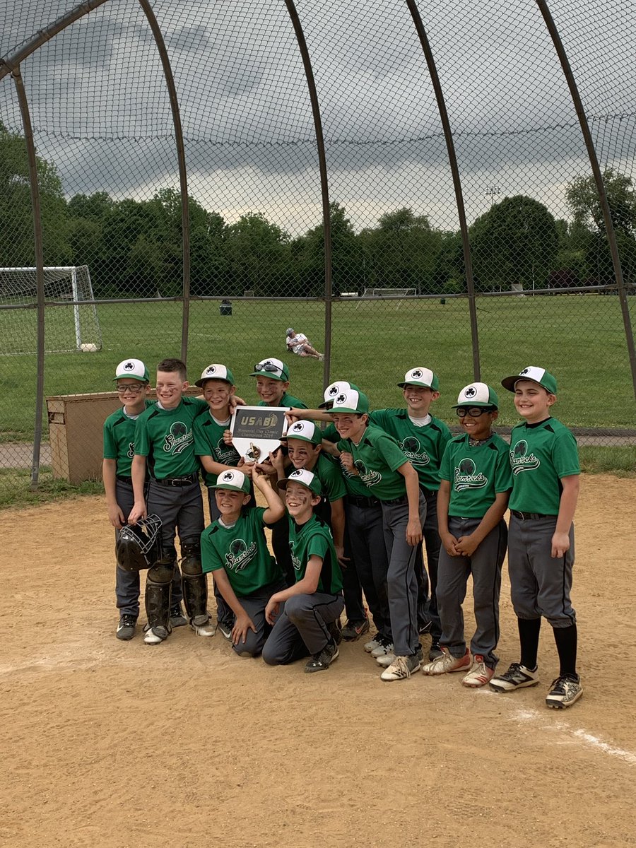 FolmarNoah's tweet photo. USABL 10u MDW TOURNAMENT CHAMPS!!!! Had a blast. #champs #shamrocks @USABL1 @Speedy_P23 @QBQuinn2 https://t.co/GMNaJhCgnU