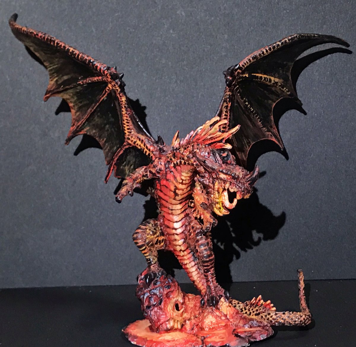 ট ইট র Gamer7 Reaperレッドドラゴン完成 単純な火吹きの赤でなく 溶岩 爆炎のレッドで 参考にしたのはミラバルカンと火山 溶鉱炉 画像検索ワードはlavaがオススメ 2500円という破格のミニチュアだけど確かな造形 そこに今思いつく限りの熱表現を