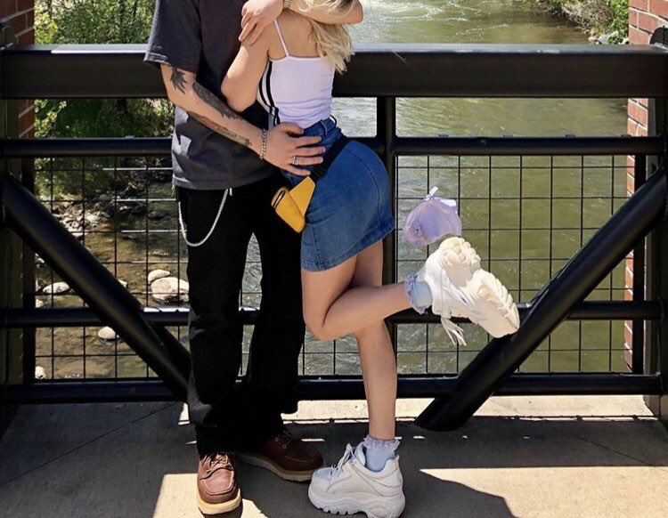 BVCase's tweet image. Imma just put this one out there.. if you think that wearing shoes like this is stylish, keep smoking whatever it is you’re smoking. I’m sorry but whoever thought the Tonka Trucks of shoes would become a hit was triiiippin🤯🤯