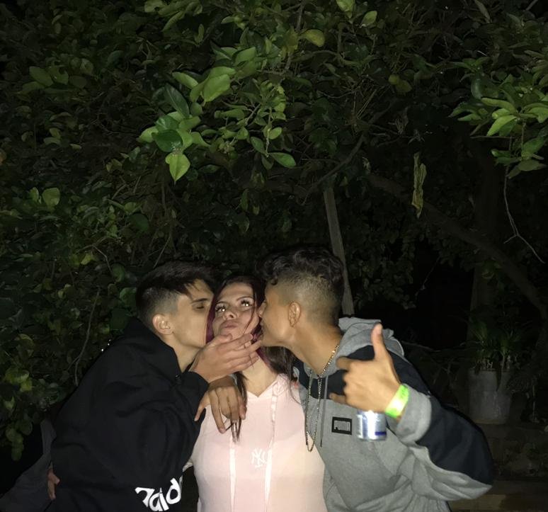juustephani's tweet photo. Tenham #meusfilhotes mamãe ama, mamãe cuida ❤✔ @santarosalc @Gom33s_ https://t.co/S00beAa0zB