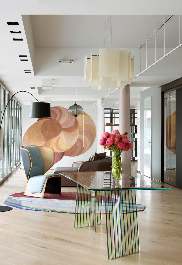 minimahome's tweet image. On Thursday Patricia Urquiola spent a day with us speaking to architects, designers and clients. An exhibition of some of her work for #Urquiola #Cassina, #Glas_italia, #cctapis #BeBitalia, #gan #Moroso #flos will continue to June20th. Photo by Barbara Corsico