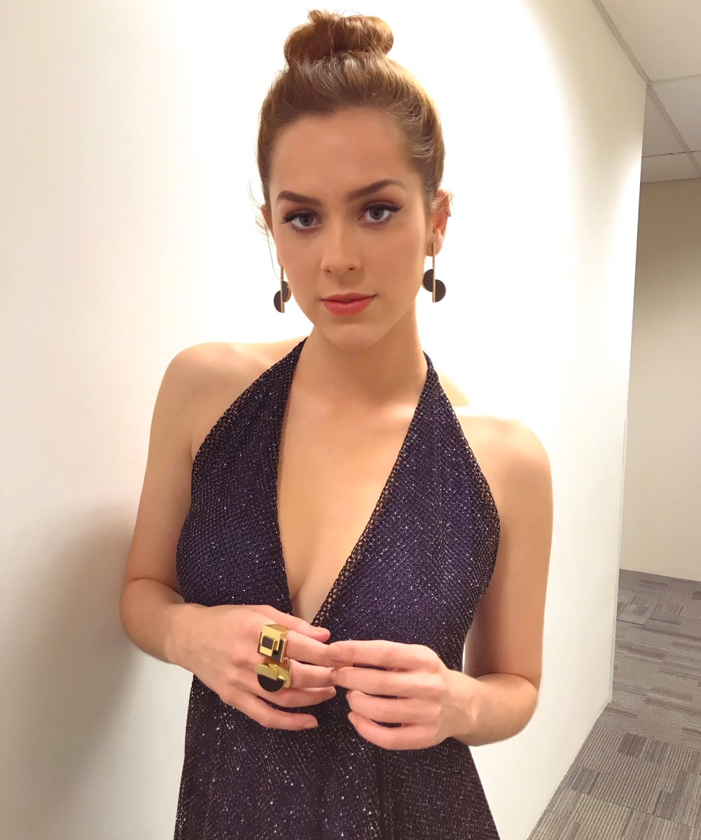 sophiaabrahao's tweet photo. para o #DomingãoDoFaustão ❤️ https://t.co/rjZ0YQpDCv