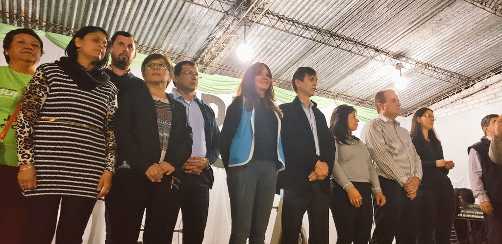 mariluleverberg's tweet photo. @liliana_lell @ADOMIS_Misiones @MaryPerrotta7 Multitud de familias campoviereñas se dieron cita para apoyar al sublema #UnidosParaCrecer
El tiempo no fue impedimento para ratificar la confianza en este equipo de #GermanBurger #2dejunio #MisionesVota @ADOMIS_Misiones https://t.co/HMtDHywlXw