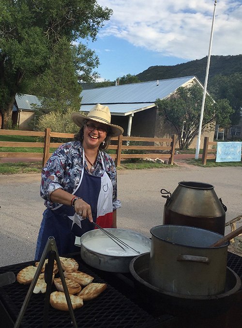 utepnews's tweet photo. UTEP professor Meredith E. Abarca researched the history of the Paso del Norte region using a universal language: food. She'll present her research at “A Living History Archived in Food Practices and Memories” at 5:45 p.m. Thursday in Blumberg Auditorium: https://t.co/hvDR7y9gXr https://t.co/YsbP1goqXA