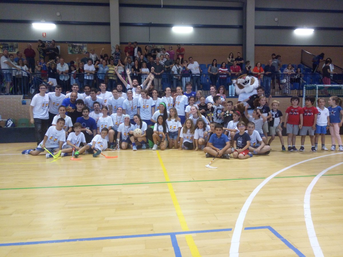 CDEElValle's tweet photo. #Floorball Campeonas de España de Floorball Femenino. GRACIAS EQUIPO y GRACIAS AFICIÓN #GoValle✌ https://t.co/1nk4jajSWS