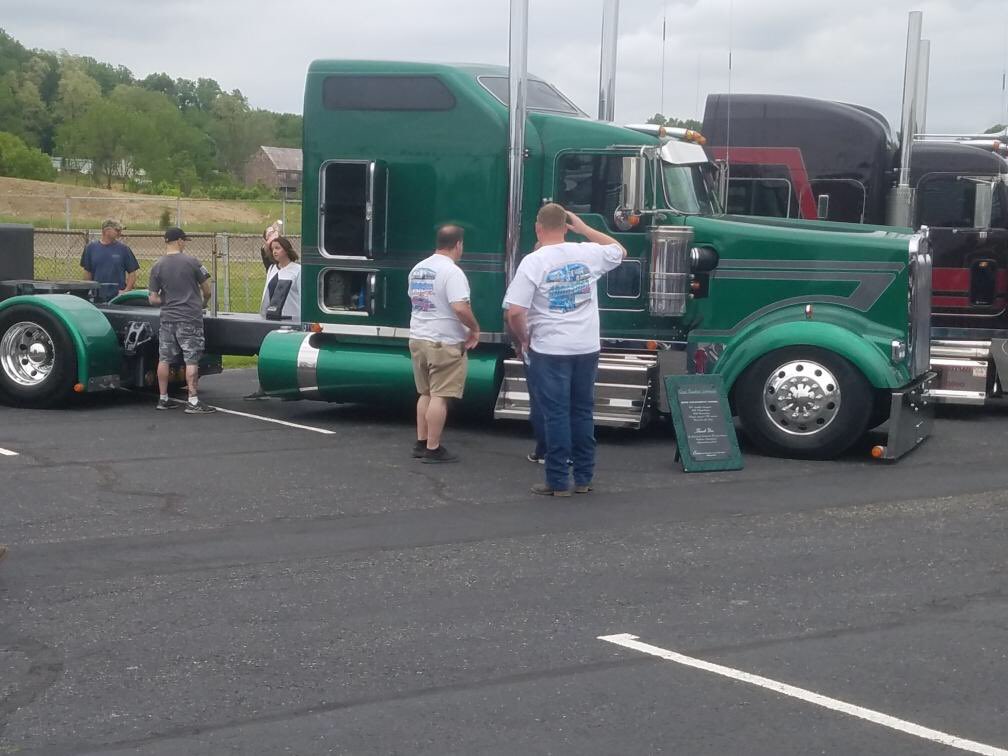 InfoParrot's tweet photo. P108 having fun at the 2nd Annual LCM Family Gathering “United We Roll” 

Thanks Chris Outland for representing Parrot Island Cargo. https://t.co/HtRrLg3g2j
