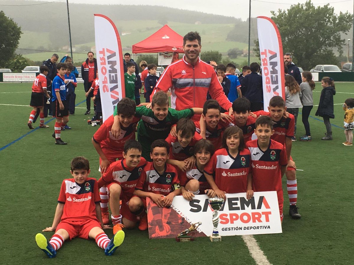 sitis8's tweet photo. CAMPEONES!!!!!🏆#todoalrojo @CFBansanderOfic 🔴🔴🔴🔴 https://t.co/PT3gcbIZo2