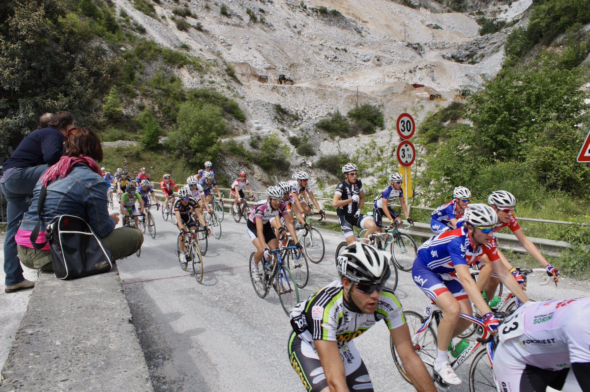 BywaterLawrence's tweet photo. Happening on a bike race. 
May 2010, high in the hills above Carrara, Italy.
Guessing it was the Giro del Lunigiana and I think one of the GB riders is @LukeRowe1990 https://t.co/pdN8GQbsiC