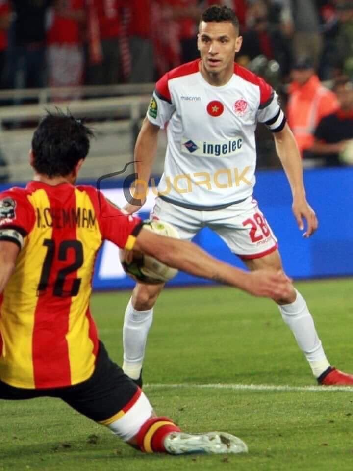 MehdiBadre1's tweet photo. ________________________________________

@CAF_Online @caf_online_AR @caf_online_FR
ضربة جزاء مشروعة كما توضح الصورة . 
A clear hand touch and a legitimate penalty as the picture shows.All The world watched the penalty except Egyptian referee Jihad Greisha.
#CAF_MAFIA https://t.co/pEKlRDVmkM
