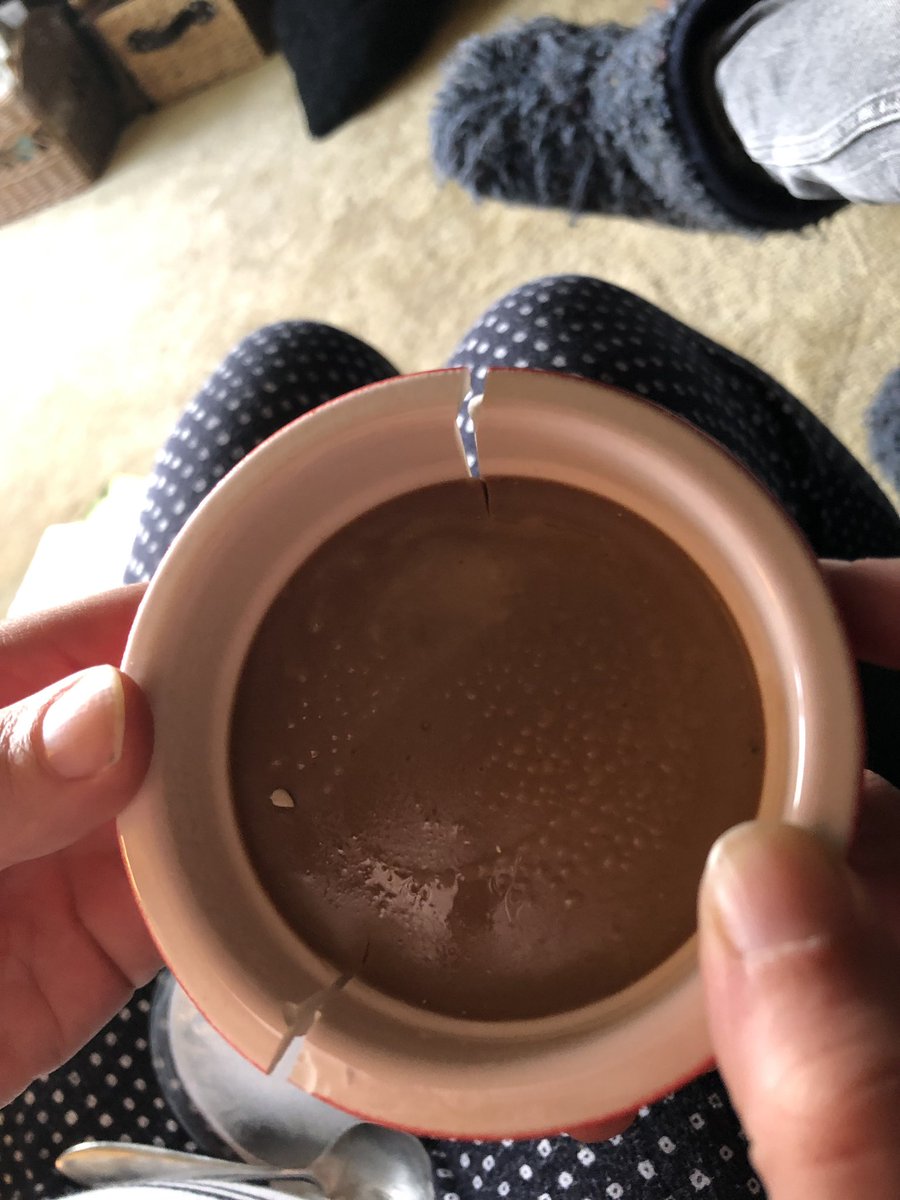 bertiebear's tweet photo. @Potsandco @waitrose my pot was cracked and chipped 😫 https://t.co/5Y1cnlkEIJ