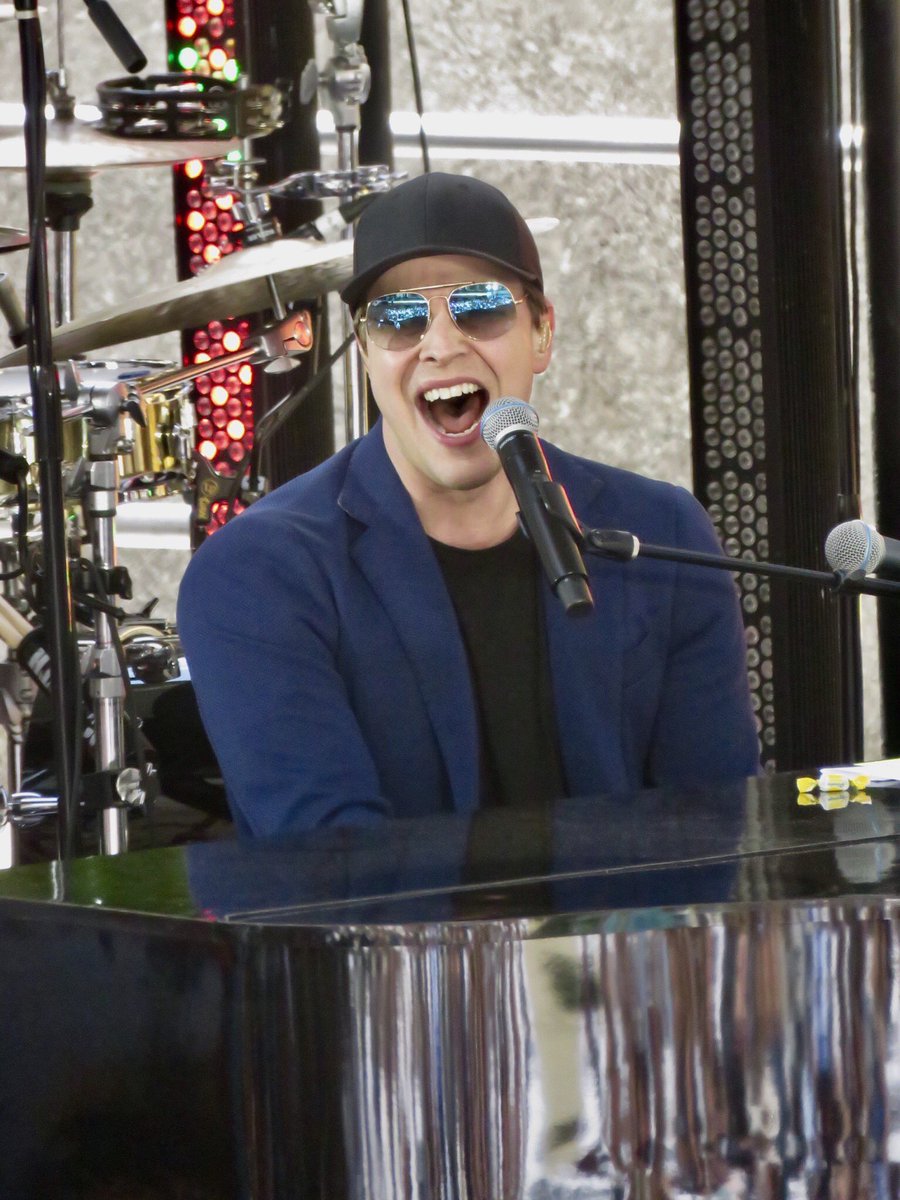 angel51294's tweet photo. Thank you @GavinDeGraw for being a part of @NorthwellHealth โs โA Celebration of Serviceโ yesterday ๐บ๐ธ #SideBySide19 #MemorialDayWeekend2019 https://t.co/5mvln7wPTd