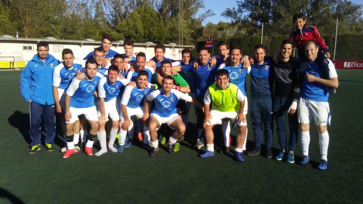 AibarPablo's tweet photo. No todo el mundo lo entiende...pero para los que vivimos este deporte de una manera tan intensa días como hoy nos alegran la vida! Como bien decía un grande: Viva el fútbol amateur!!Que grandes somos @ADMagallon https://t.co/RMKfb3WB9j