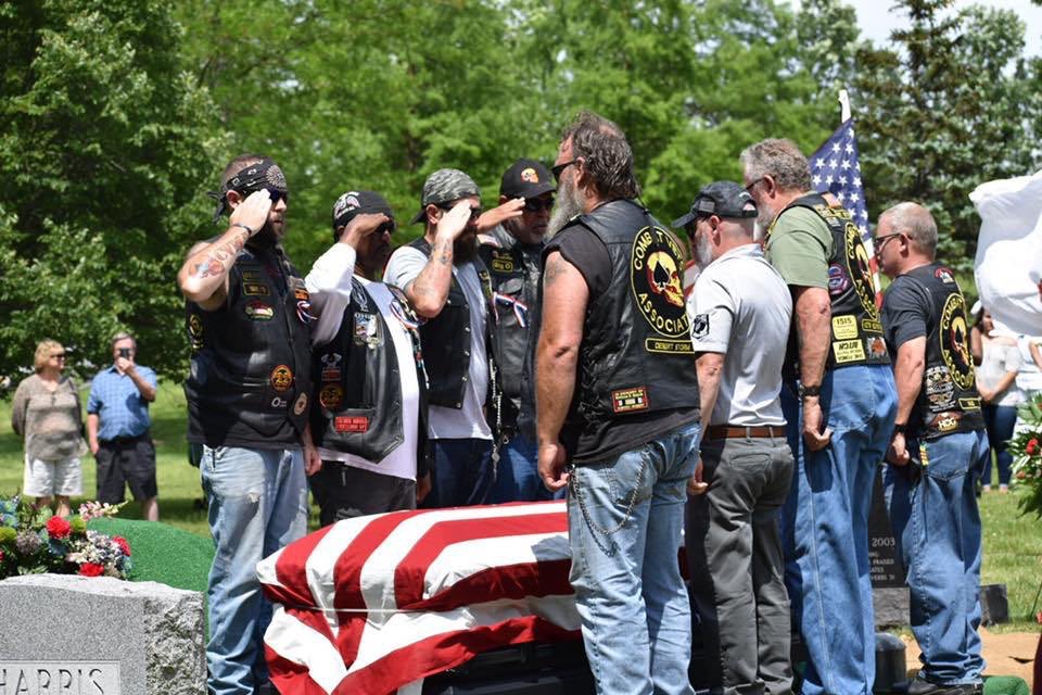 PearlsFromMyrna's tweet photo. Thousands of people showed up for a Korean War veteran’s funeral in Cincinnati when his family couldn’t because of health reasons.

Sometimes I think we will be okay. 

Hezekiah Perkins#
Memorial Day# https://t.co/0XaYWV8TEW