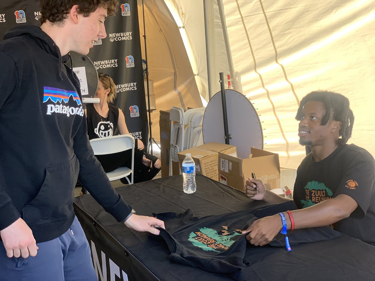 welchiain's tweet photo. Get you someone that looks at you the way @denzelcurry looks at me #BostonCalling https://t.co/VG7KcKm0bj