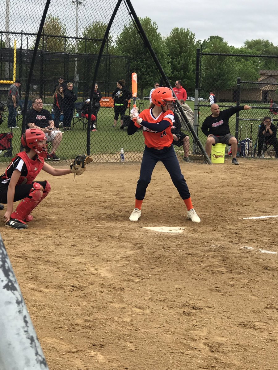 ExpressEvanston's tweet photo. Travel season is here! Our 10u and 12u teams in action from our tournament #evanstonexpressMDWtourney2019 https://t.co/JEY5J2jbB6