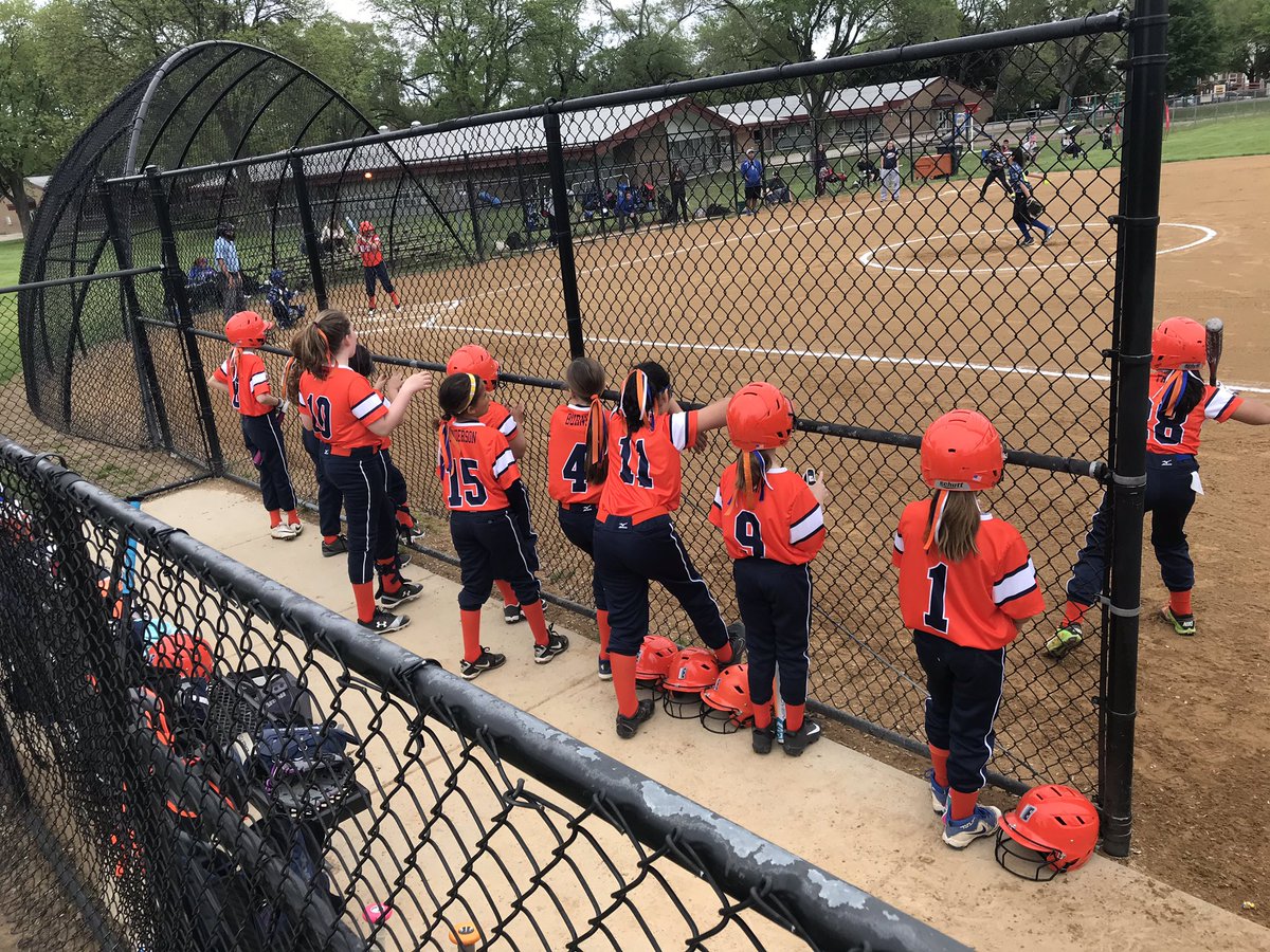 ExpressEvanston's tweet photo. Travel season is here! Our 10u and 12u teams in action from our tournament #evanstonexpressMDWtourney2019 https://t.co/JEY5J2jbB6