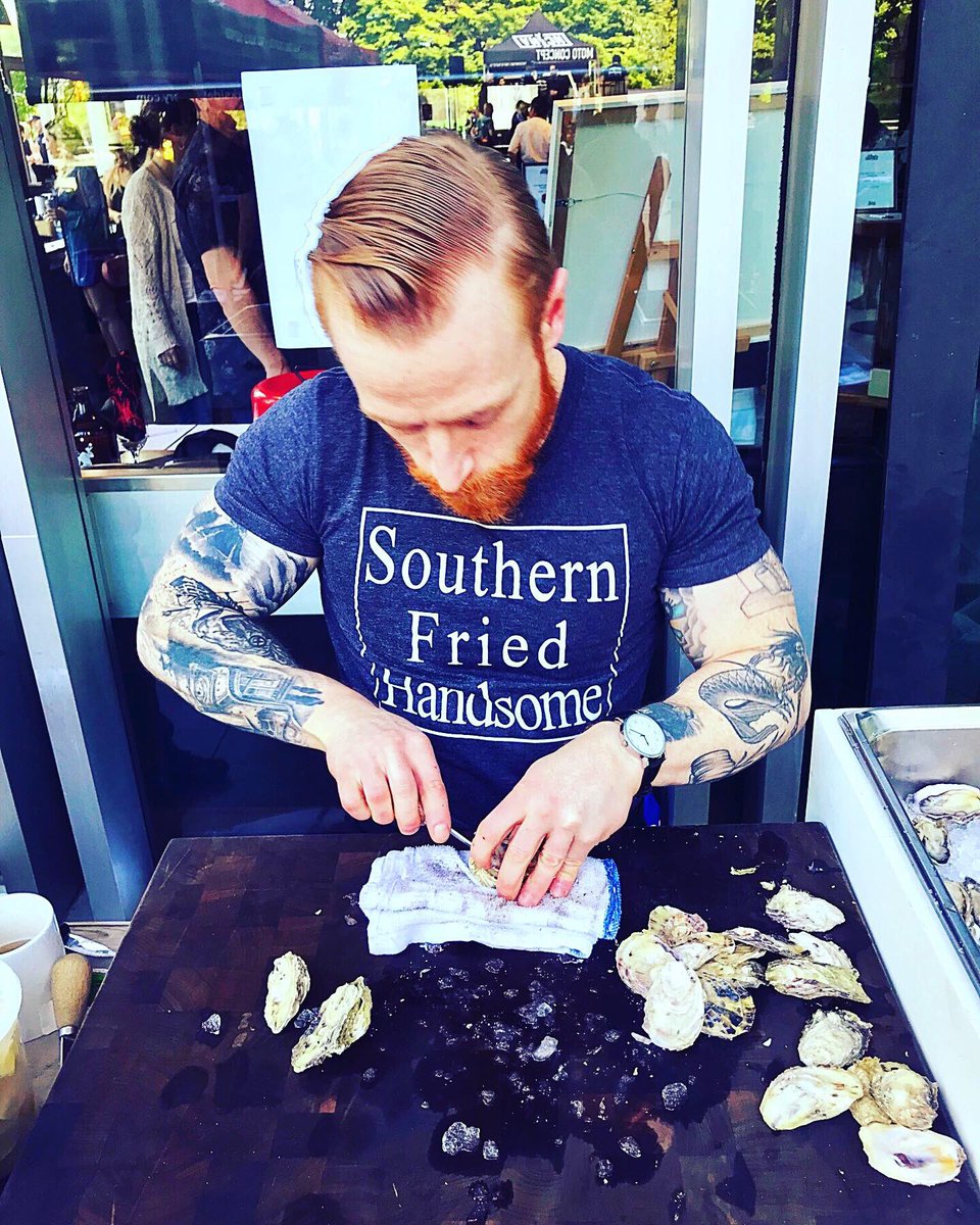 megamouthmedia's tweet photo. What a beautiful day to spend judging the #ShuckitForwardV oyster competition raising $$ for @BikersForAutism JOIN US for the funnest food fight in #Vancouver today at @ChewiesOysters (West Hastings, tix here! https://t.co/LMZmsA83s7 https://t.co/vqYwEgg25G