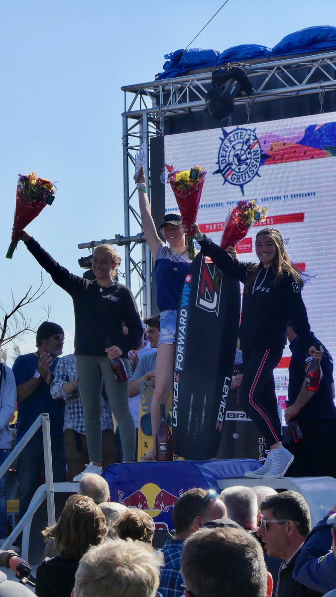 Une toulonaise gagne le Defikite en catégorie junior 💪 140 km en 3 jours avec une tram à +50 nœuds 😇 98ème au général sur 400 riders.
Merci à tous mes sponsors.
<a href="/TransportChevr2/">Transport Chevrot</a> <a href="/vagueetvent/">Vague et Vent</a> #levitaz #flysurferkiteboarding 😘