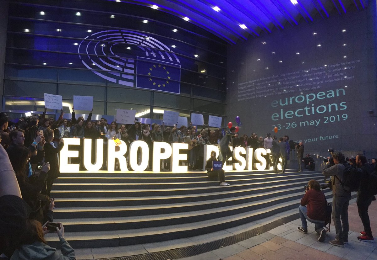 freya_windle's tweet photo. Europe Resists! @Avaaz #EuroElections2019 @Europarl_EN #ThisTimeIAmVoting https://t.co/j7UguD5Thl