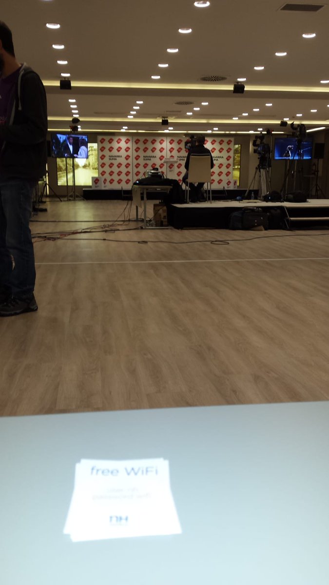 radioagora_'s tweet photo. Las sedes de los partidos también están cubiertas por nuestros corresponsales. La sede del PSN, la de Podemos, Navarra Suma en Iruña Park, EH Bildu en Zentral y Geroa Bai en Baluarte. https://t.co/XET8tkPT3c