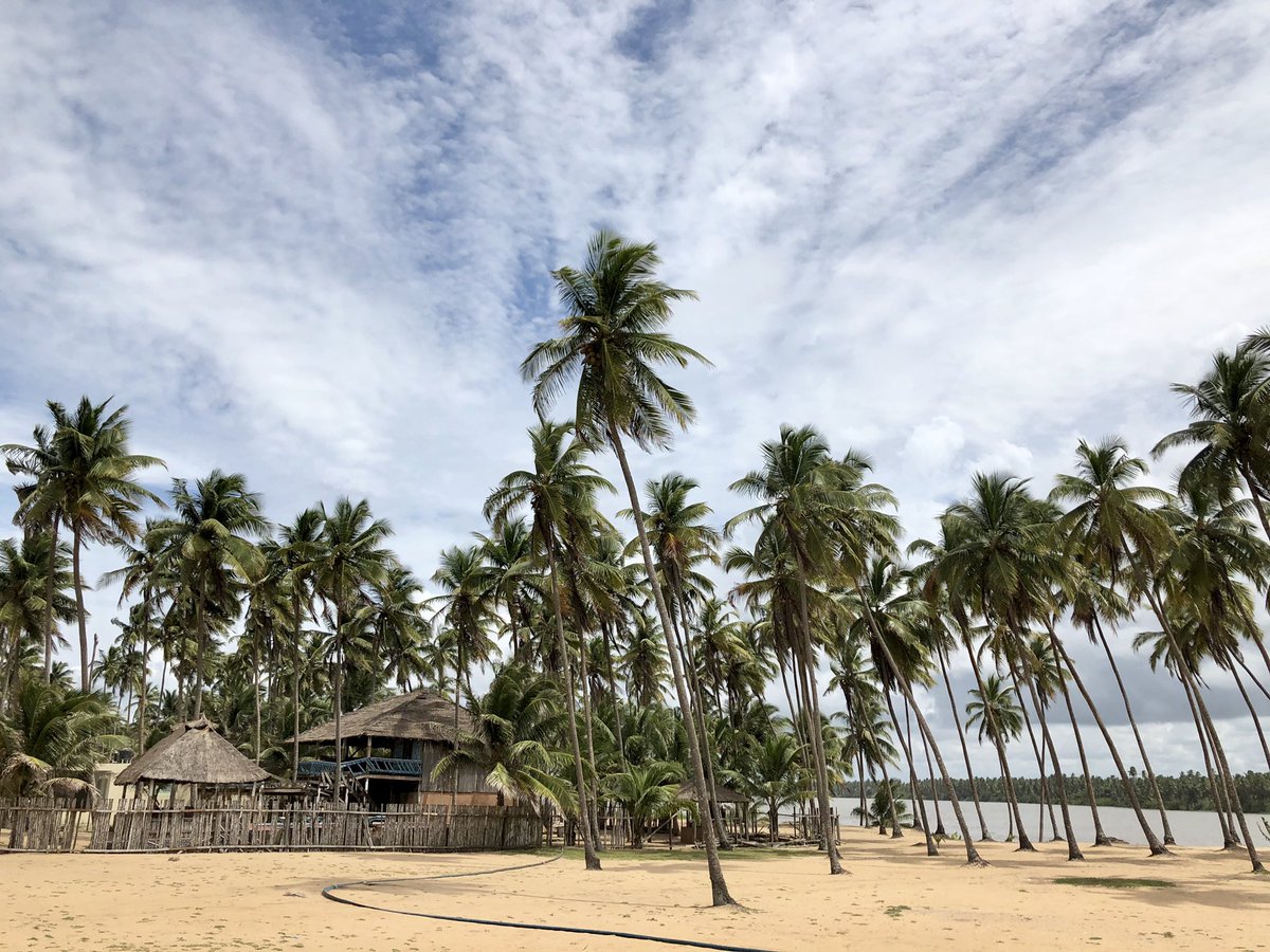 Nigeria’s stunning Atlantic coast beaches - worth keeping beautiful. #HappySunday #Lagos #Nigeria #Badagry #plasticpollution #plasticfree #zerowaste #recycle #ocean #beachcleanup #plasticfreeoceans #reuse #recycling