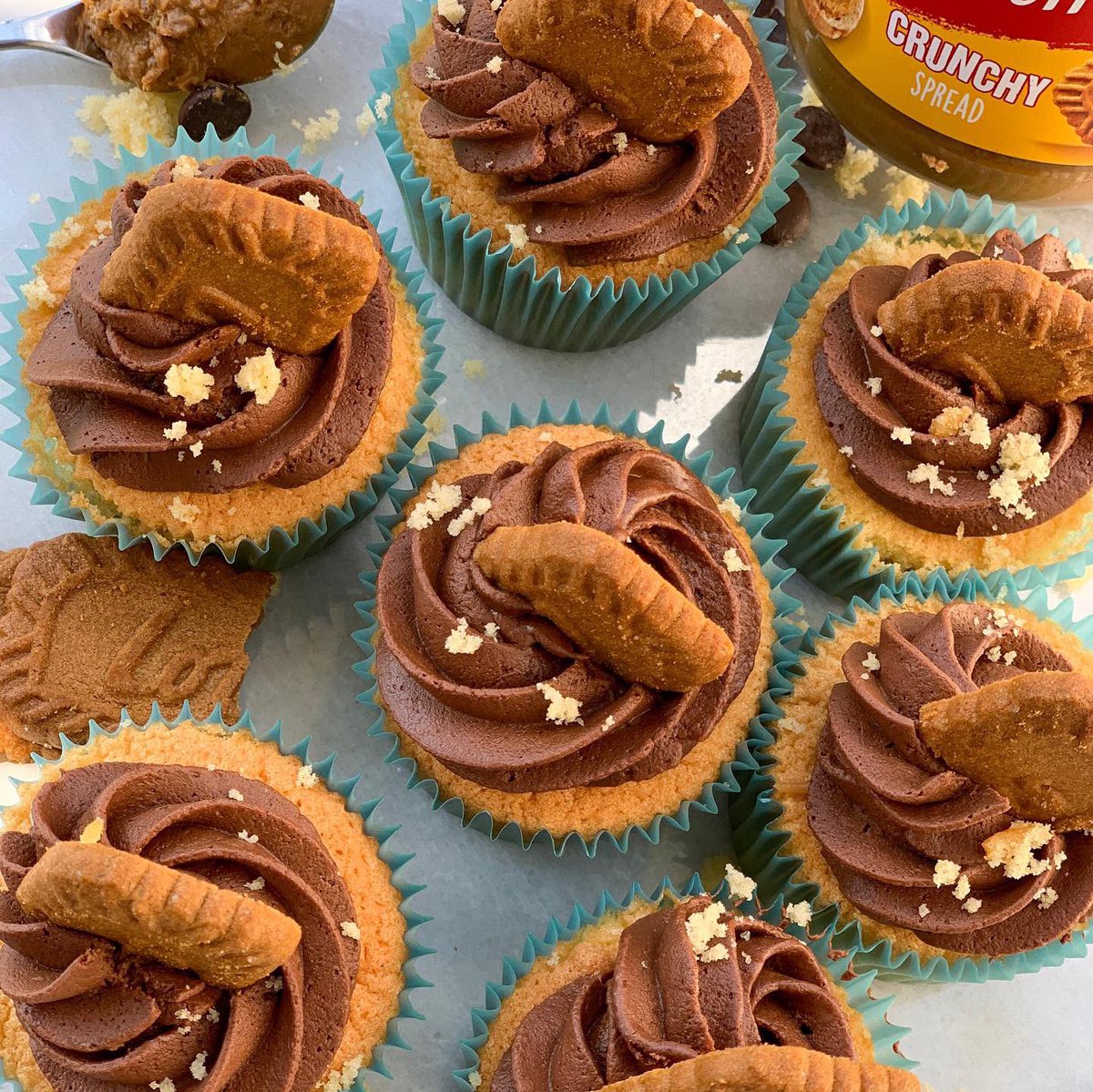 AAmourdoux's tweet photo. Keeping it simple but delicious this #bankholidayweekend . Recipe to this easy tasty cupcakes on my Insta wall!
#baker #bakerboy #cupcakes #recipes #baking #biscoff #bearbaker #beardedbakers
P.S: I continue to fall in love with the Crunchy Biscoff Spread @lotusbiscoffUK https://t.co/AffgYVx8Qm