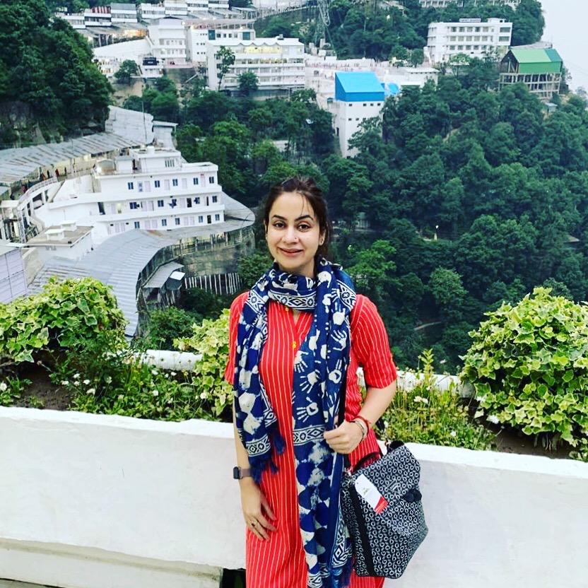 A simple life is the best life... but still make it Significant in a way that it warms your heart n that of the others who’s lives you ever touched...❤️ Peace#travelling#hills#nature#love#inspirationalquotes#motivationalspeaker#lifecoach#selfdiscoveriesbyvibhuti