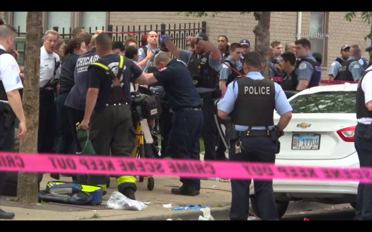 CapturedNews's tweet photo. Chicago: A shooting this morning at the #AblaHomes near 13th/Hastings has left two dead and two wounded:
-Over four dozen evidence markers at the scene
-CFD EMS attempted #CPR for over 10 minutes on one victim
@Chicago_Police @ChicagoFireDep https://t.co/dFUTRjD42h