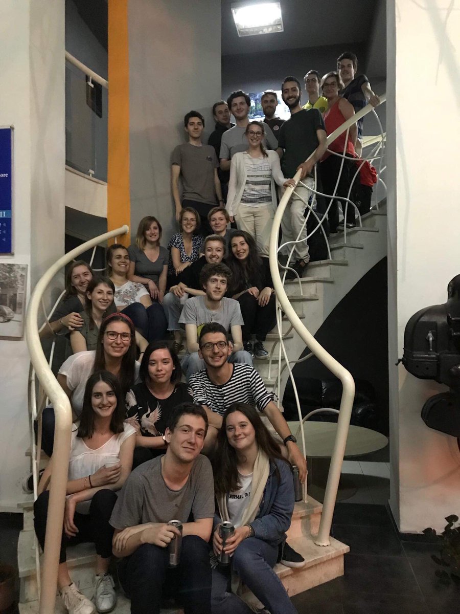 La spé presse écrite et multimédia du <a href="/CUEJ_info/">Cuej</a> tout sourire après une longue semaine de bouclage ❤️ #UnSeulAmour <a href="/adej_fr/">Adej (CUEJ Strasbourg)</a>