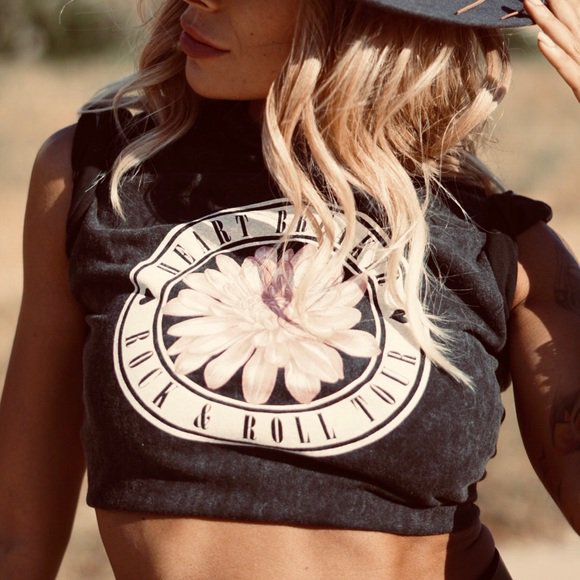 viaSydPoshmark's tweet photo. So good I had to share! Check out all the items I'm loving on @Poshmarkapp #poshmark #fashion #style #shopmycloset #freepeople #gypsytale #davidsbridal: https://t.co/z6t3EhZKG8 https://t.co/rwR7FOTXMX