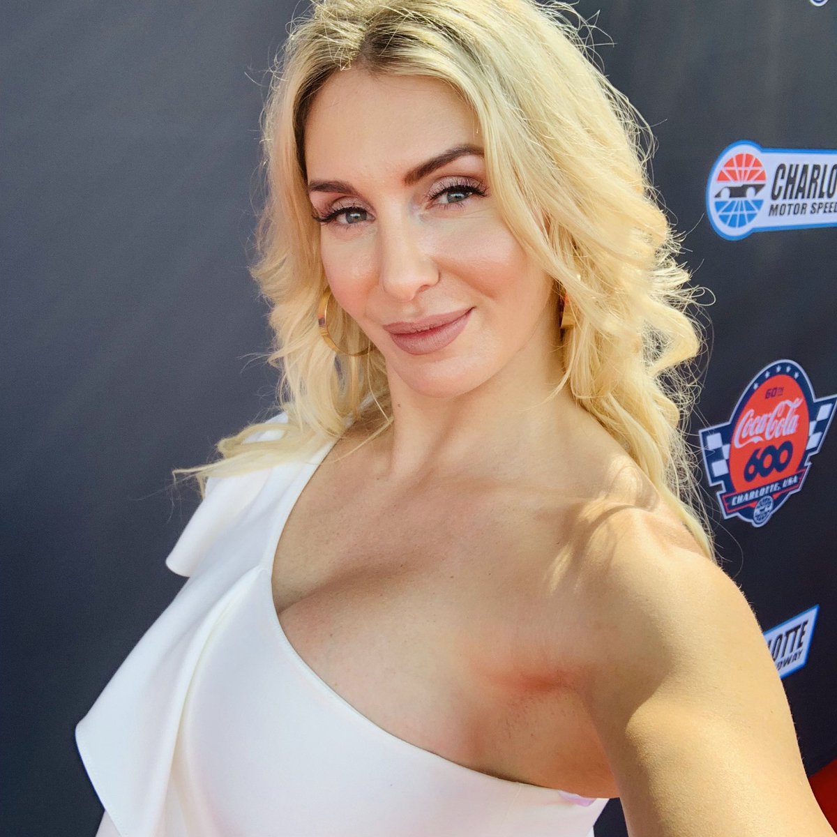 Charlotte Flair tweet media