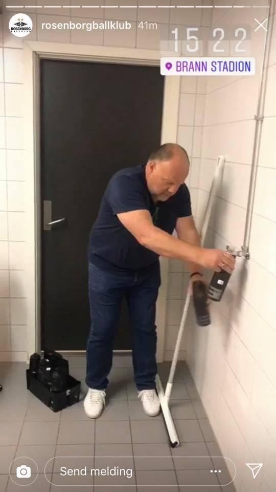 HeinzAndreasMai's tweet photo. Når lederen tar drittjobben vinner vi.  #RBK #koteng https://t.co/EFr8sen950