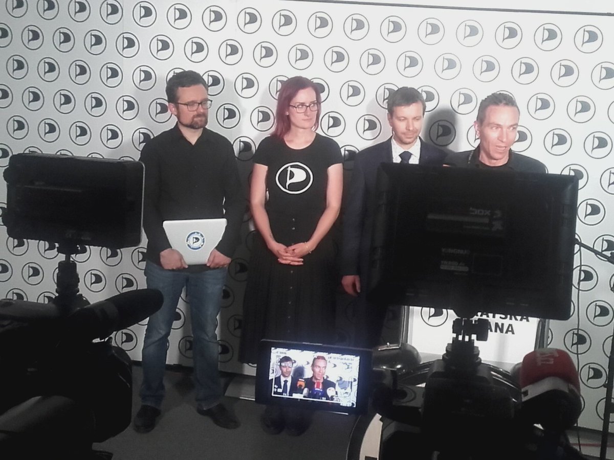 pieuropa's tweet photo. Tři piratští europoslanci za #PPCZ a Ivan Bartoš. https://t.co/F42HsFU9ii