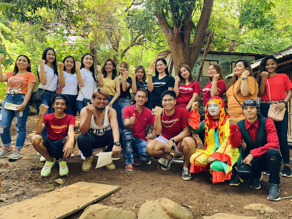 McLovesjOh's tweet photo. Giving is sharing!
We share because we know exactly how it feels to have nothing. Let’s go #OneBATAAN #BataanmUna
#PurpleLife
#GiveASmileProject
#3YearsAndCounting
@ONE_Clarktastic @HPDEC1969 @Greg_MPCS @Josie_MPCS @Jamie_Metro @mitchville0802 @iamyourritzy https://t.co/vTy4xI950c