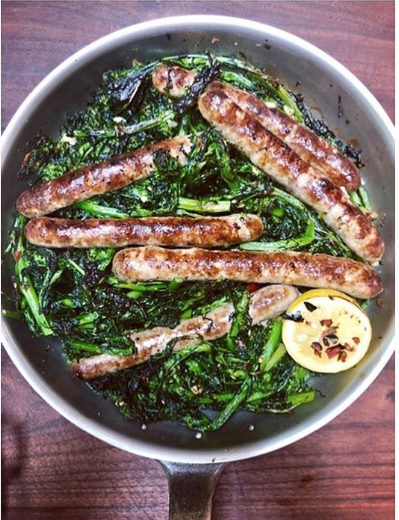 EatBroccoliRabe's tweet photo. MT @rachaelray: First ~unofficial~ weekend of summer #FoodFolio
⠀⠀⠀⠀⠀⠀⠀⠀⠀
Wood-oven broccoli rabe w/ garlic and Calabrian chili paste w/ Sicilian marrow_detroit sausage (lemon, fennel, chili) https://t.co/nANiBGWcKW