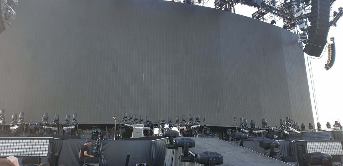 cz_muse's tweet photo. @electrichyena It's high, the best spot (from my pov) is in the middle of the catwalk https://t.co/MJCE0aQ6gt