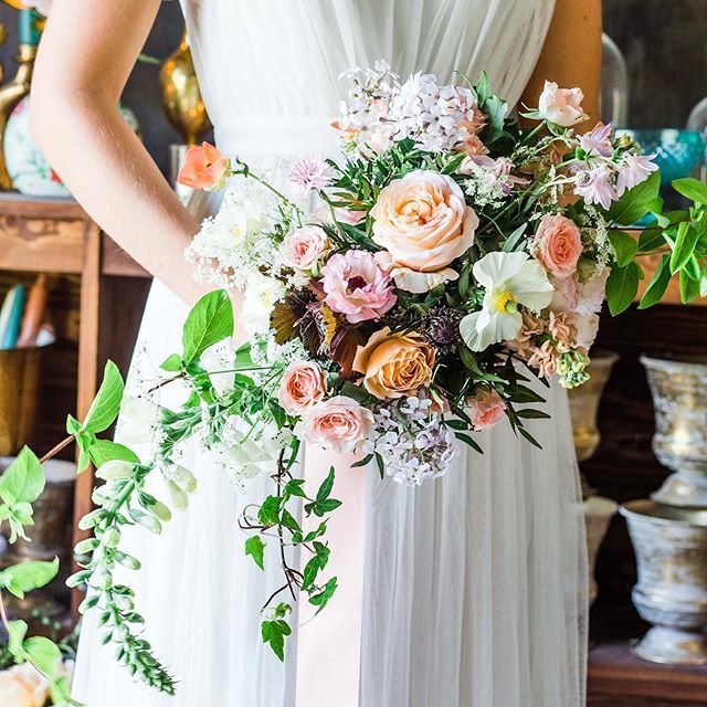 My demo cascade with thanks to @pennydommett and <a href="/loandaflowers/">Loanda Flowers</a>  for sending me some special additions which make all the difference ! #cascadebouquet #nofloralfoam #britishflowers #britishsummertime #sustainablefloristry #weddingbouquet #gardenstyle #we… bit.ly/2HW6iwB