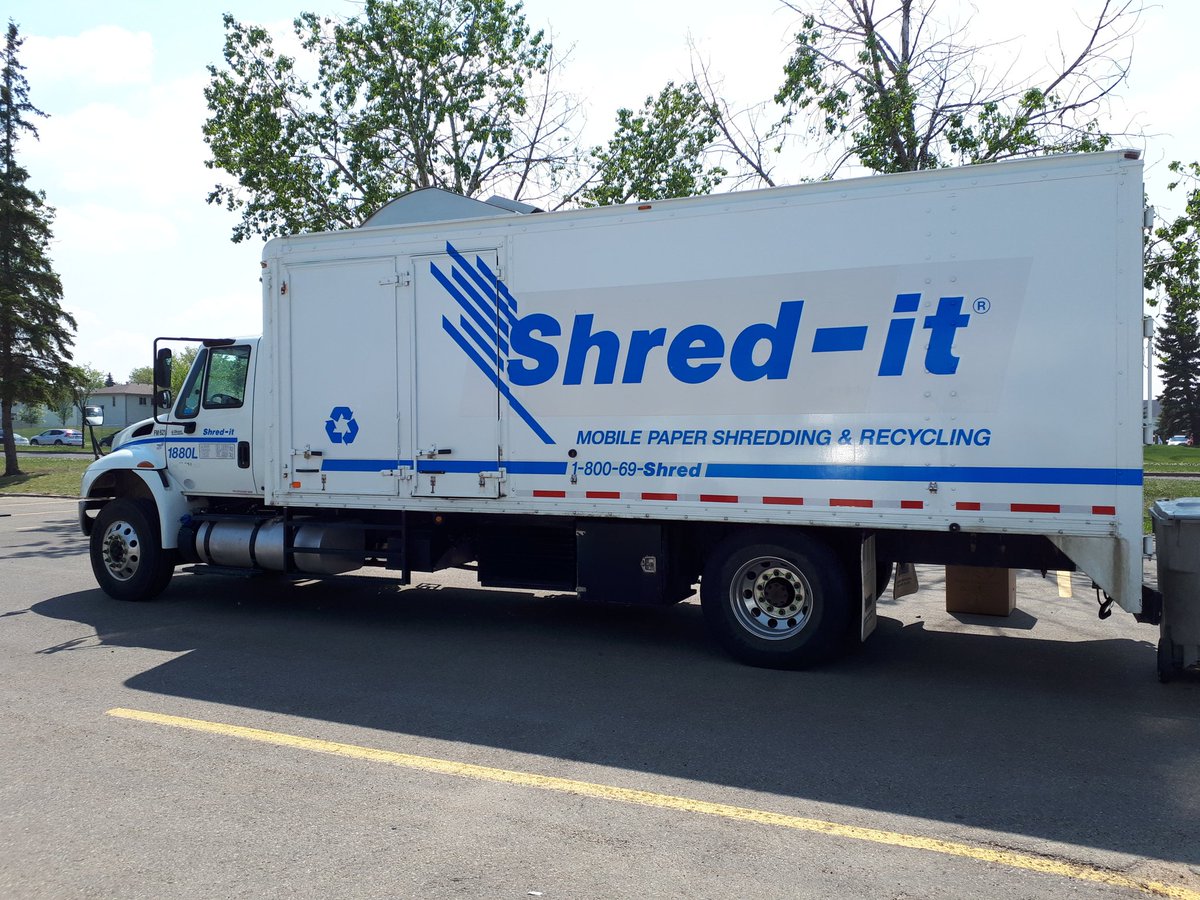 chrislui01's tweet photo. Checking off my spring cleaning list with a stop @AMAcommunity #AMAshred event @MillWoodsTC! Preventing #IDTheft with @Shredit! #SundayChores! https://t.co/uXx8tA7usY