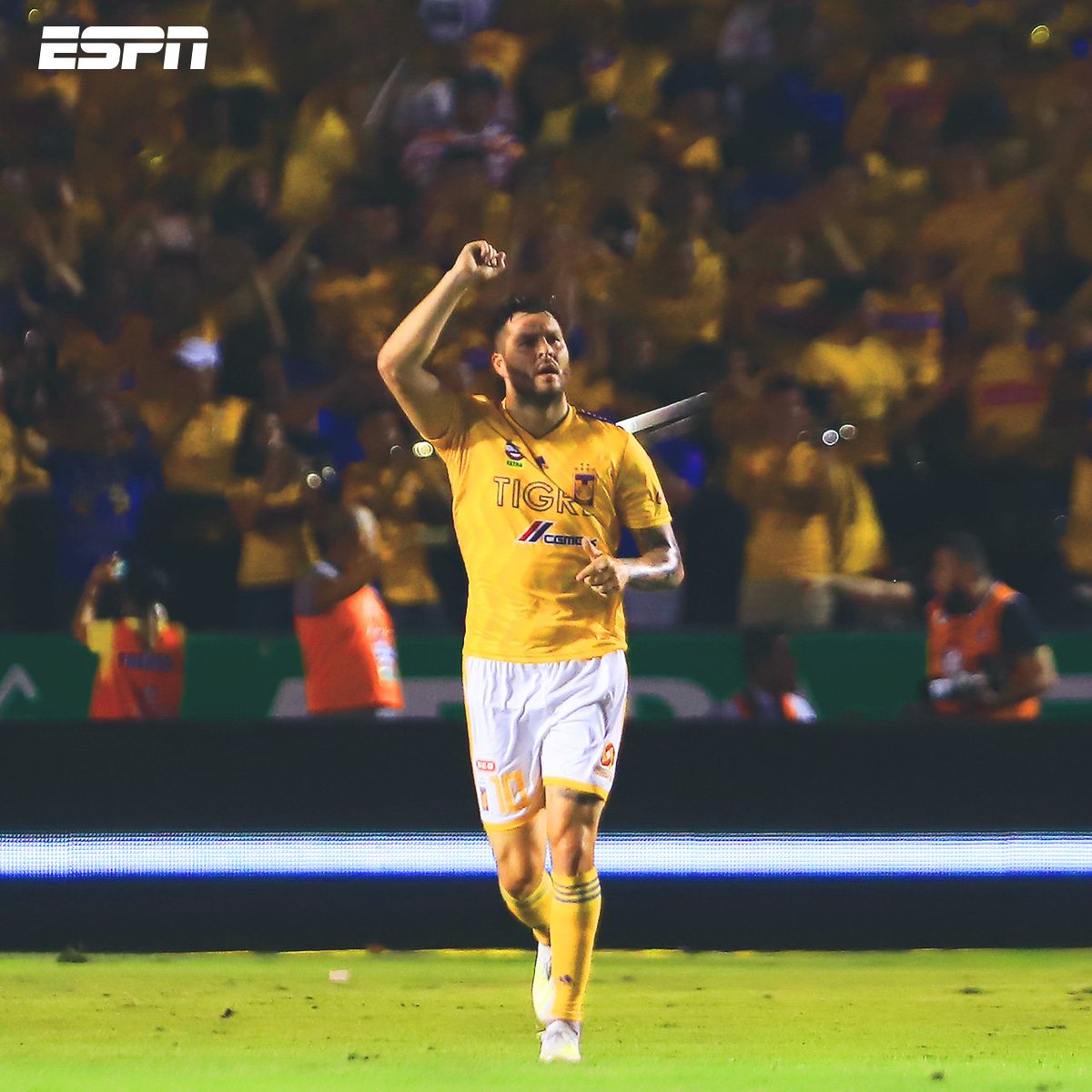 ESPNmx's tweet photo. ¡Final especial para Gignac! 😎 ⚽ 🔥

¿Podrá el 🇫🇷 superar a Tomás Boy y quedarse en solitario como el máximo goleador de @TigresOficial?

RT 🔄 Sí
MG 🧡 No 

https://t.co/57rUAEGLeJ https://t.co/Y5CrQ60wc7